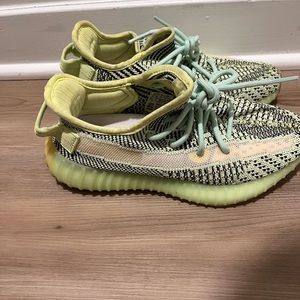 Authentic Yeezy‘s size 5 1/2 purchased from StockX, It does not come with box